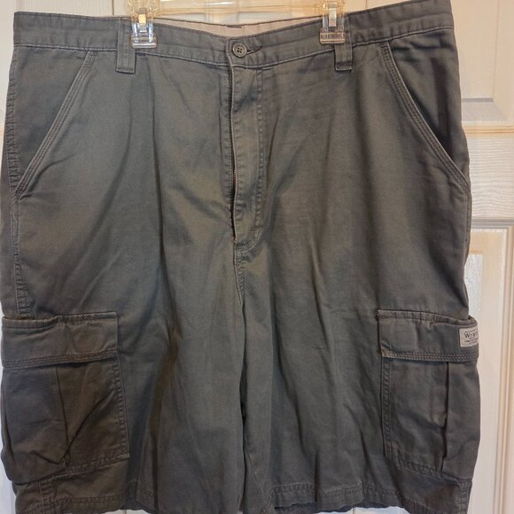 Wrangler Cargo Shorts Mens 38 - Olive Green - 100% Cotton - Picture 1 of 3